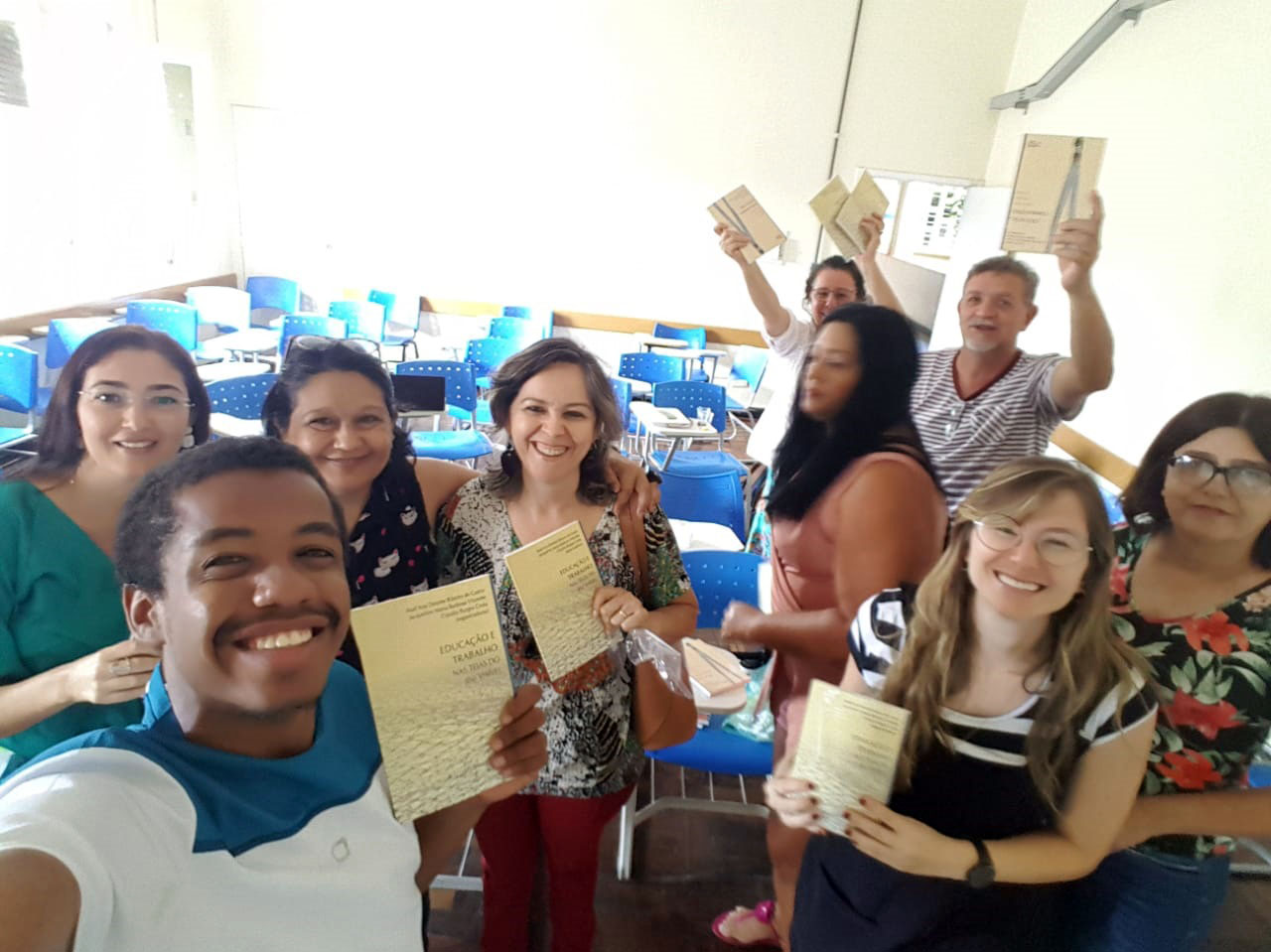 Membros do NUPEEFT durante reuniões de pré-lançamento dos livros no Câmpus Goiânia